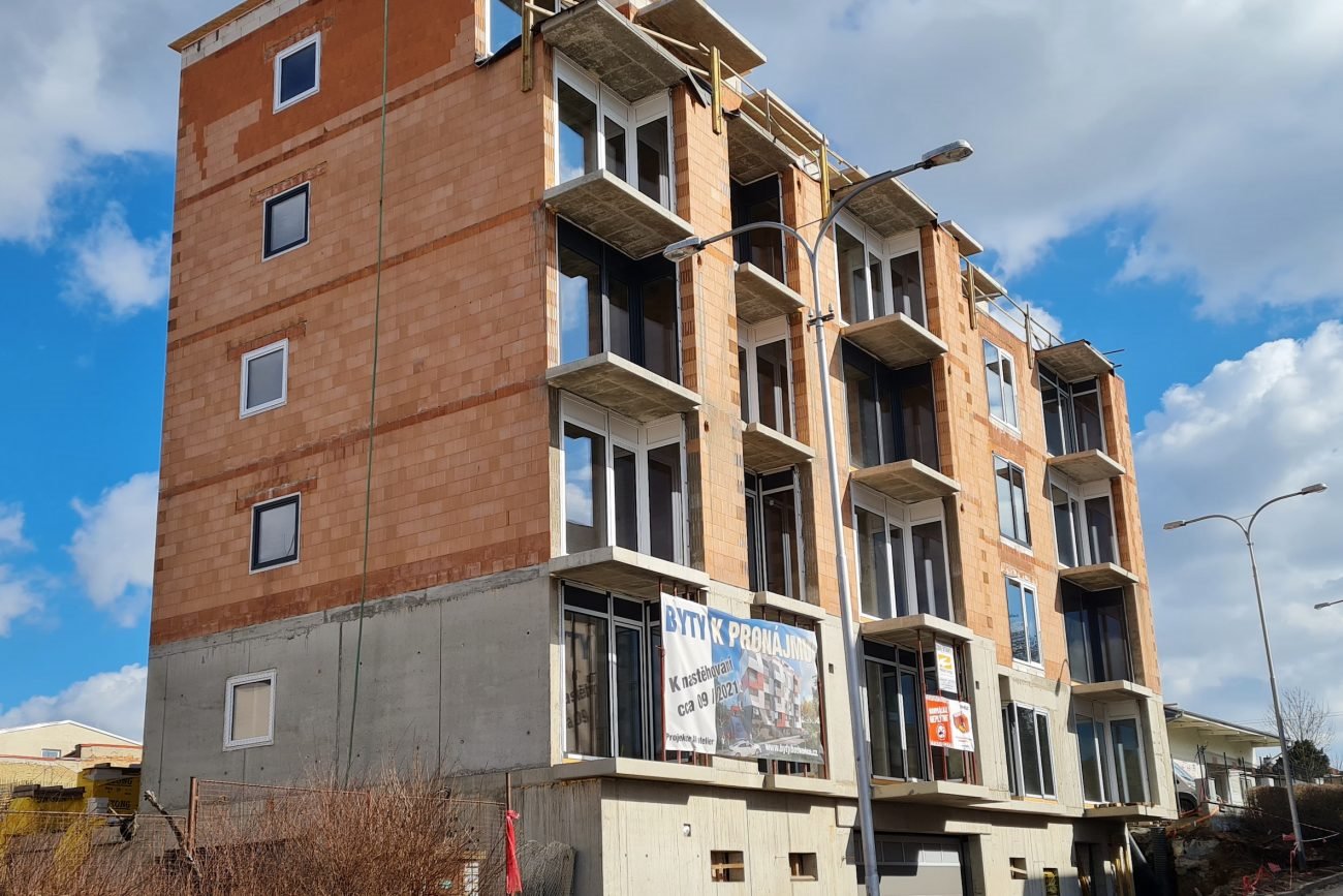 Rychlá výstavba projektu bytového domu díky maltě HELUZ SIDI